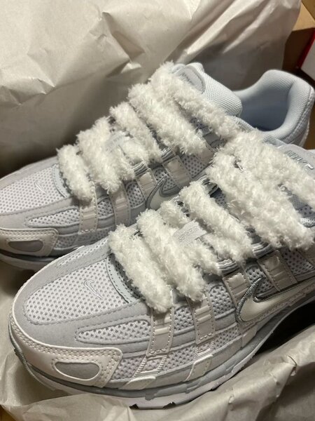 Baskets blanches pelucheuses