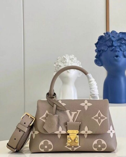 LADIES PURSE