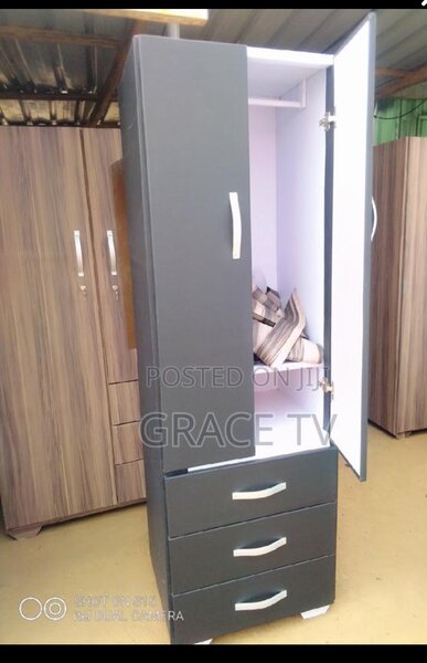 Single wardrobe