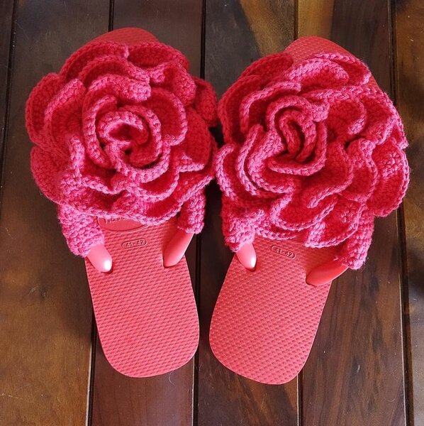 Tongs en maille rouge élégantes