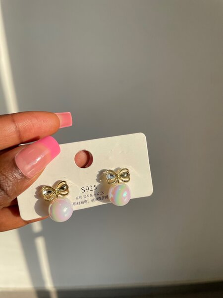 Pearl earring