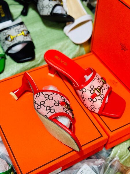 Ladies sandals