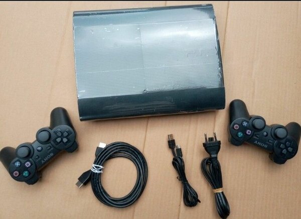 Console PS3 avec manettes