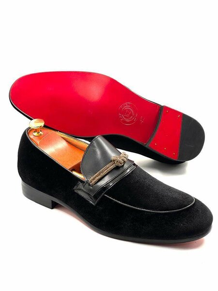 Solid fashion shoes