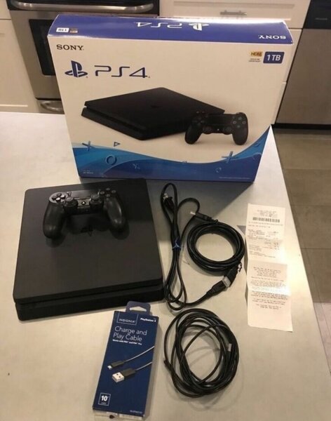 PS4 standard ,pro