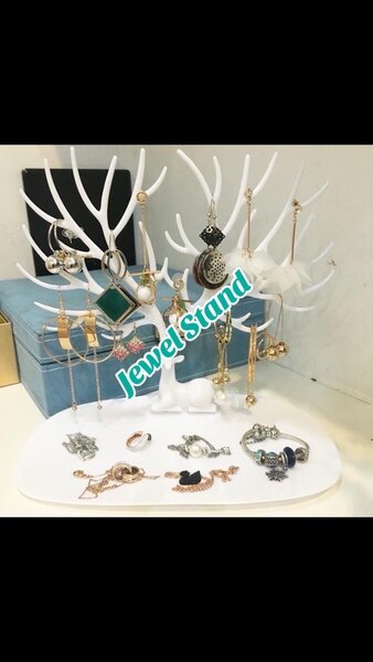 Jewel stand
