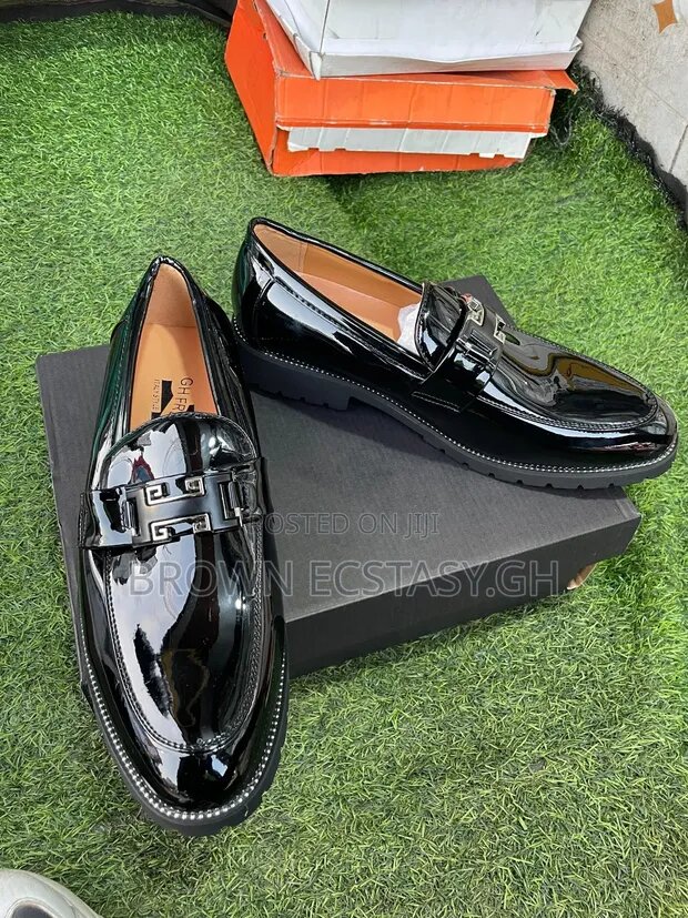 Mirror executive shoe