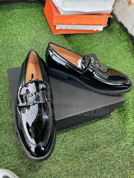 Mirror executive shoe