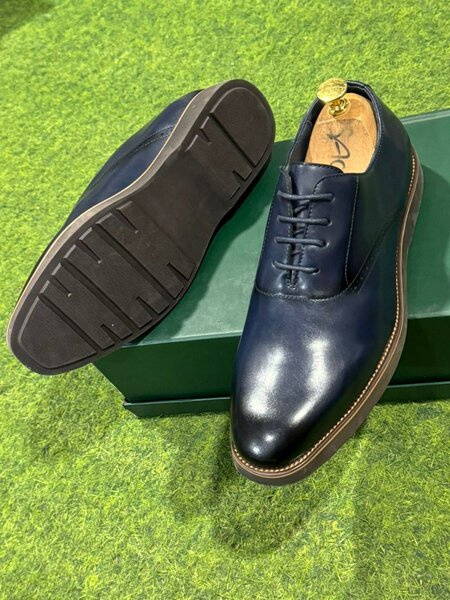Chaussures habillées en cuir bleu