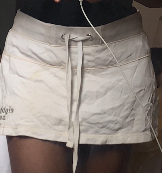 Jupe blanche à lacets élégante