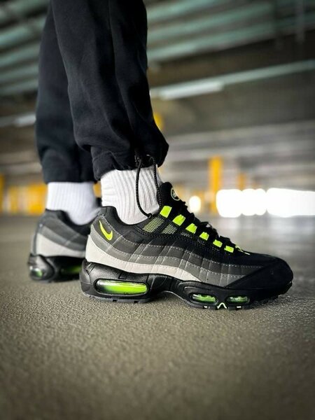NIKE AIR