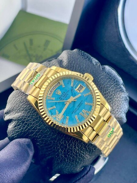 Montres de luxe en or et argent