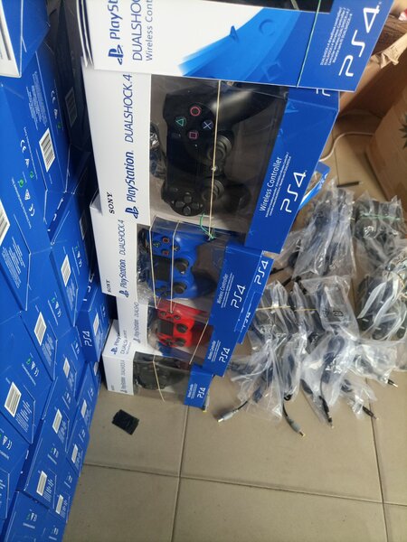 PS4 controller
