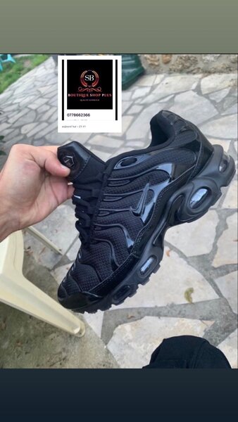 Basket Nike tn  campus authentique dans carton