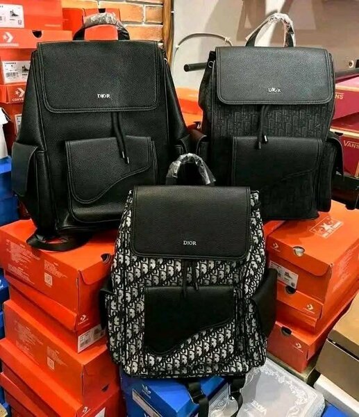 Sac à dos élégant en cuir Dior
