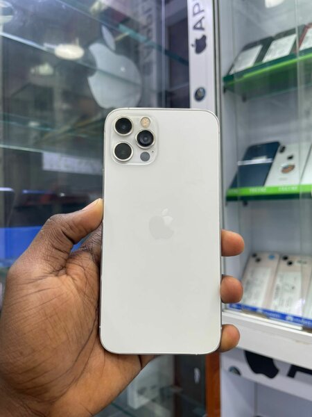 iPhone 12 Pro sans face ID