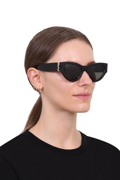 Lunettes de soleil stylées YSL