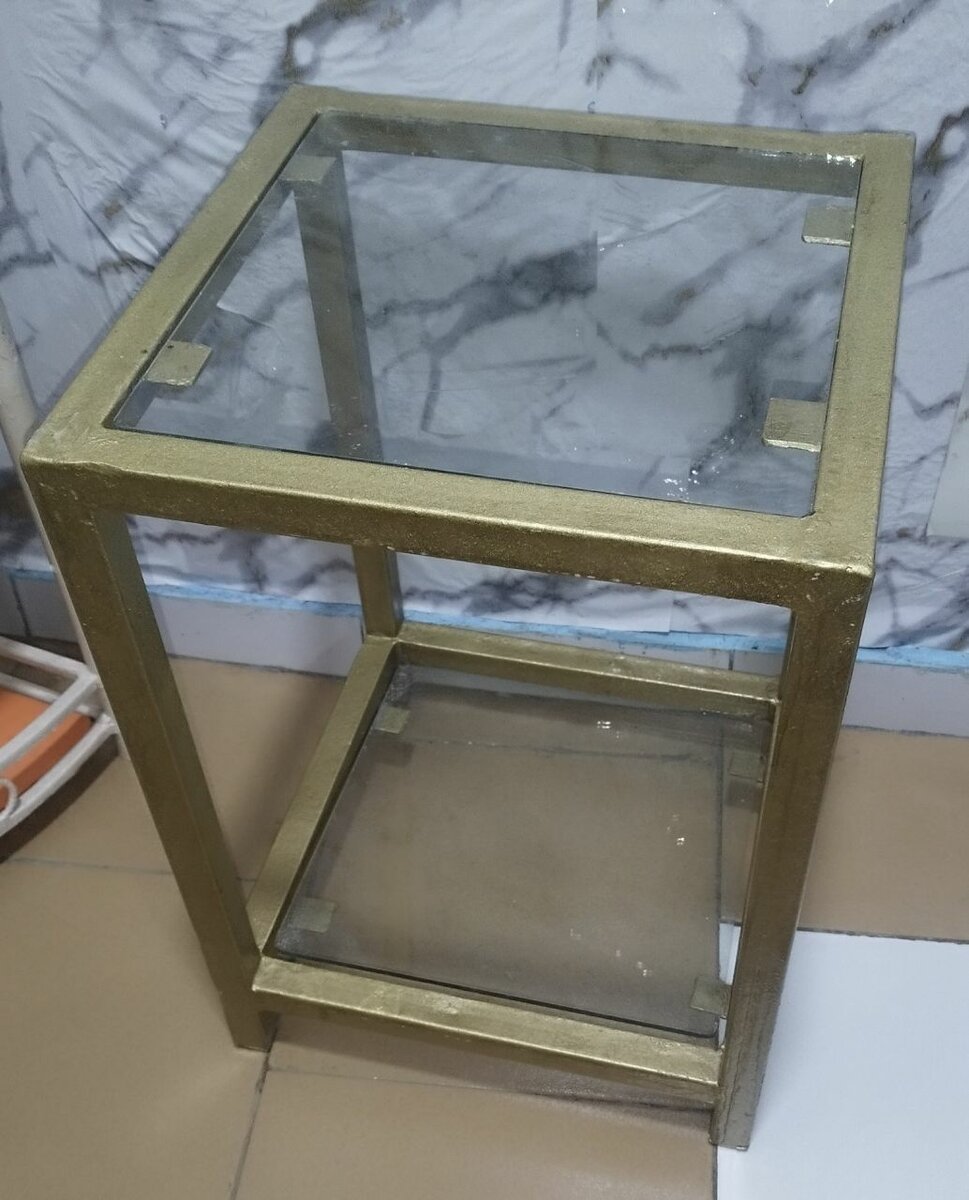 Table Basse en Verre Doré