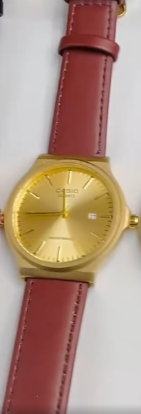 Montre casio rouge