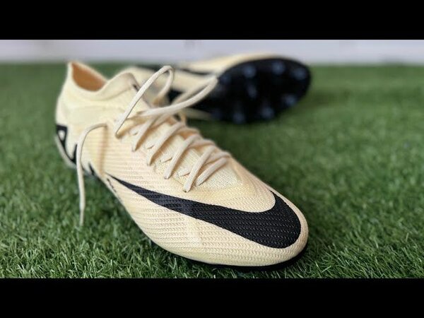 Soccer boots