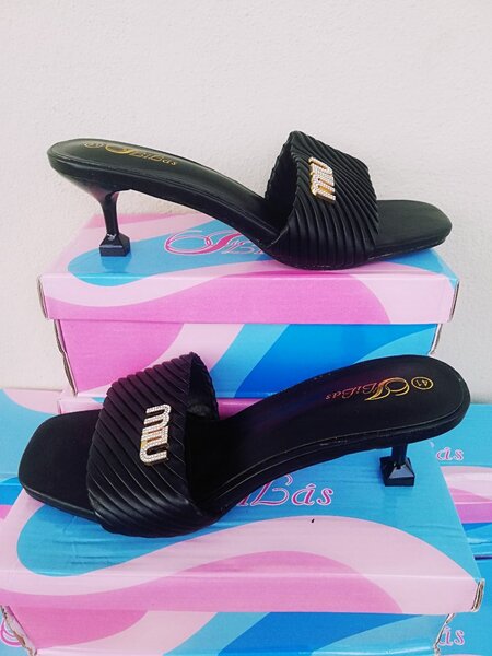 Demi talon noir