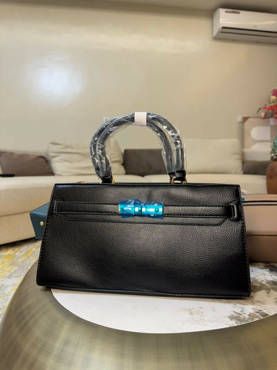 Sac à main en cuir noir élégant