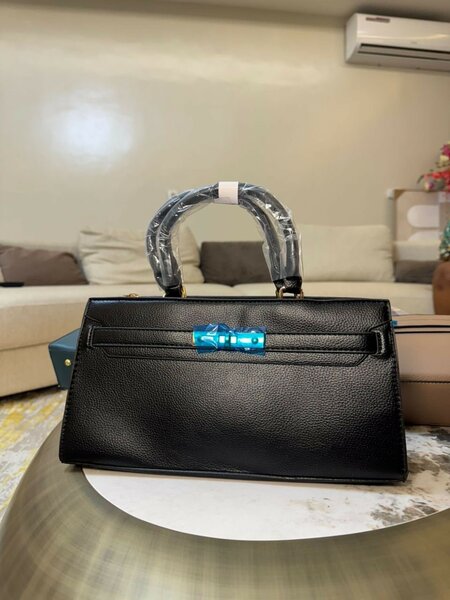 Sac à main en cuir noir élégant