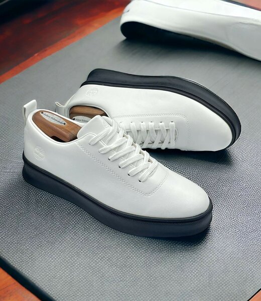 TIMBERLAND WHITE AND BLACK