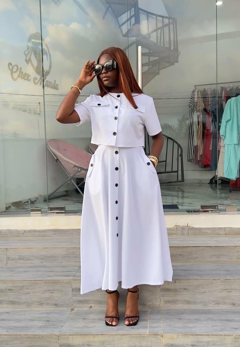 Robe Élégante Blanche Boutonnée