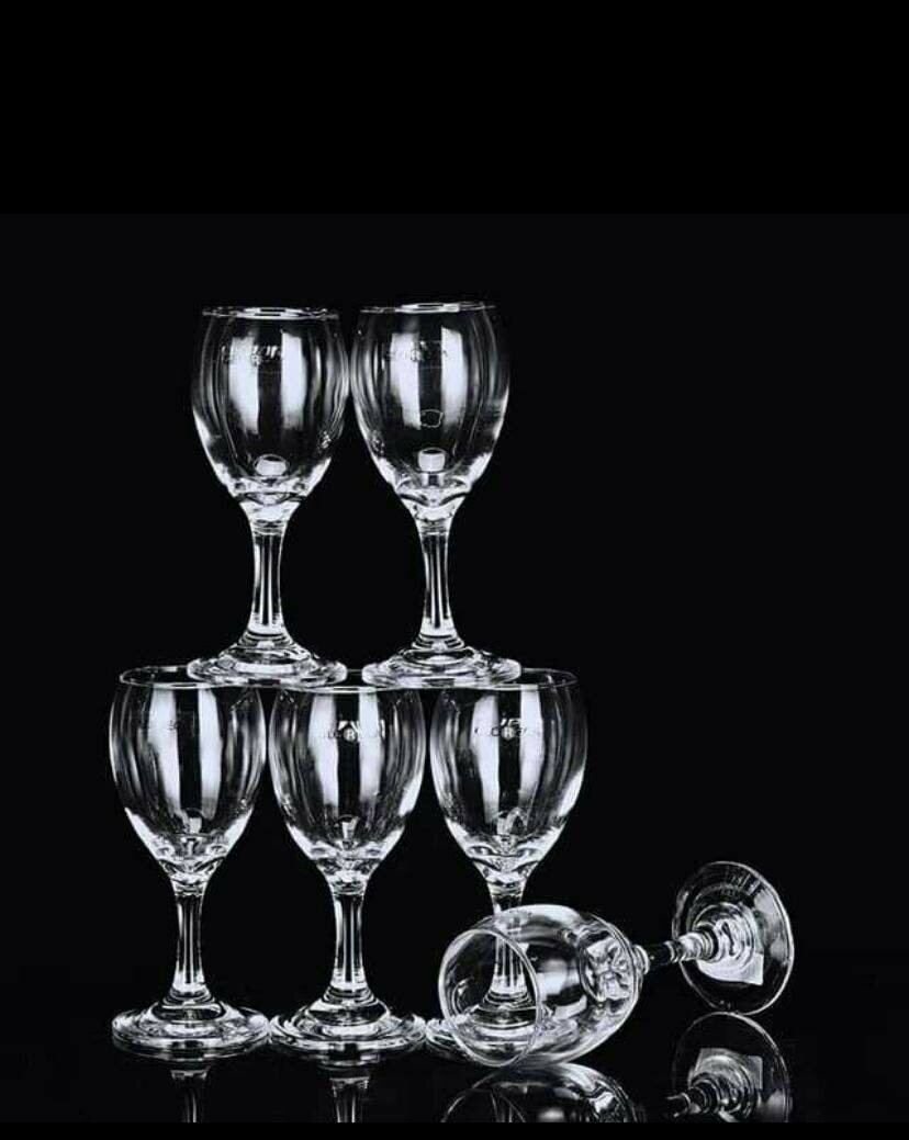 Verres à vin élégants en cristal