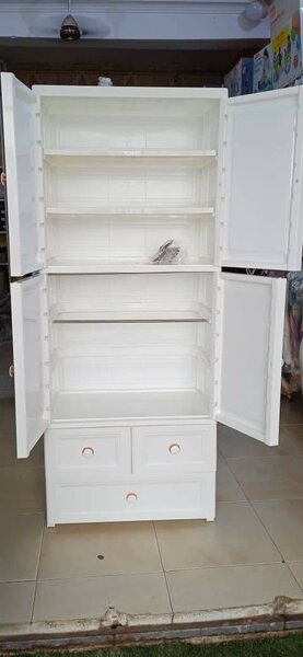 Kid's wardrobe
