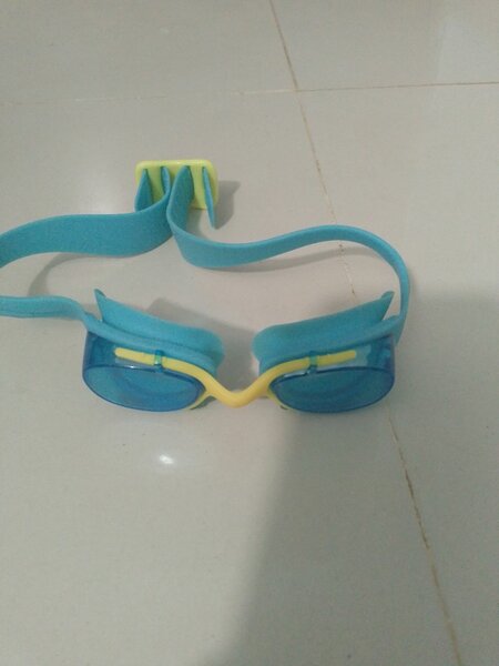 Lunettes de natation bleues
