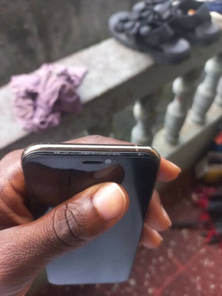 iPhone 11 Pro 64gb avec carton