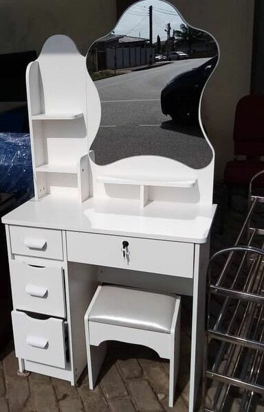 Female dresser