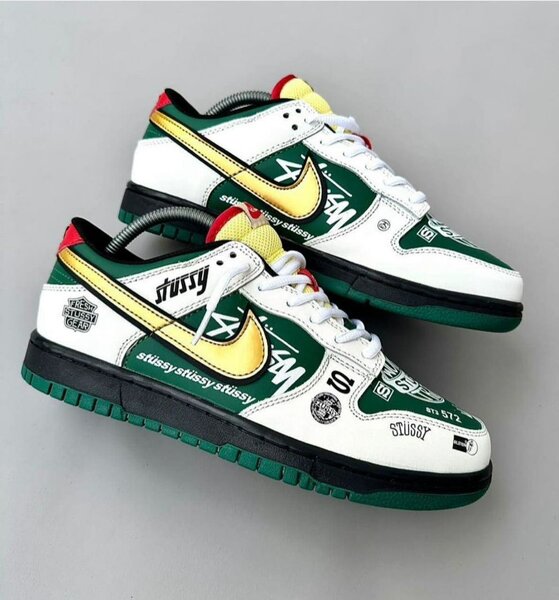 NIKE SNEAKERS
