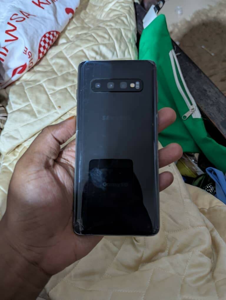 Samsung S10 l'arrière fissuré