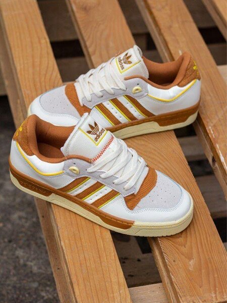 CHAUSSURES ADIDAS
