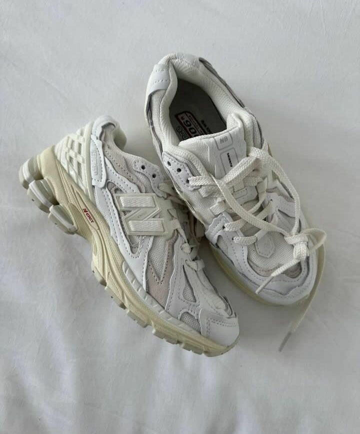 New balance 2002r