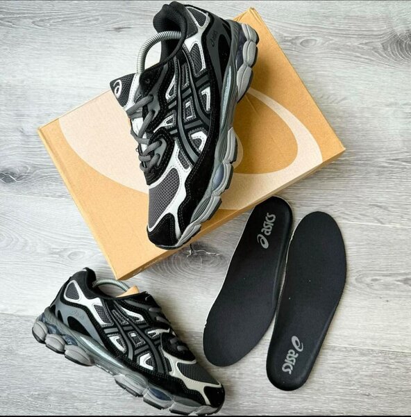 Paire de basket Asics