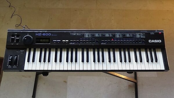 Synthétiseur Casio HZ-600
