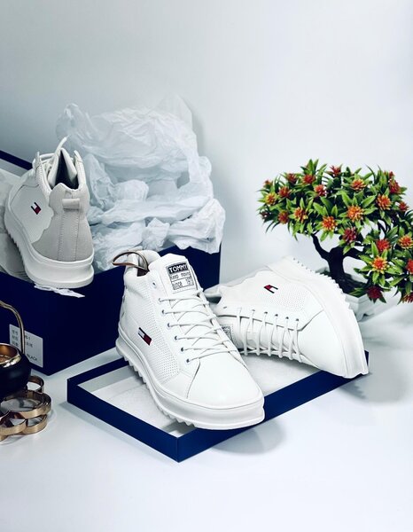 Tommy Hilfiger