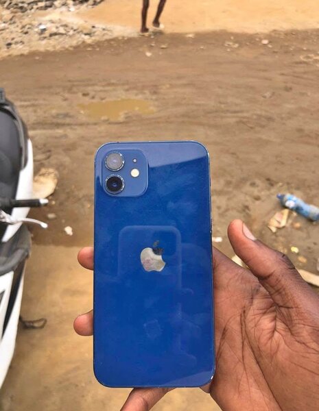 iPhone 12 simple