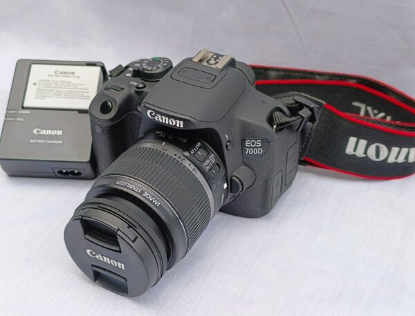Canon EOS 700D Appareil Photo