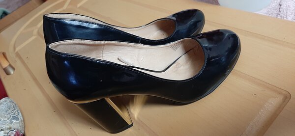 Blocked heel shoe