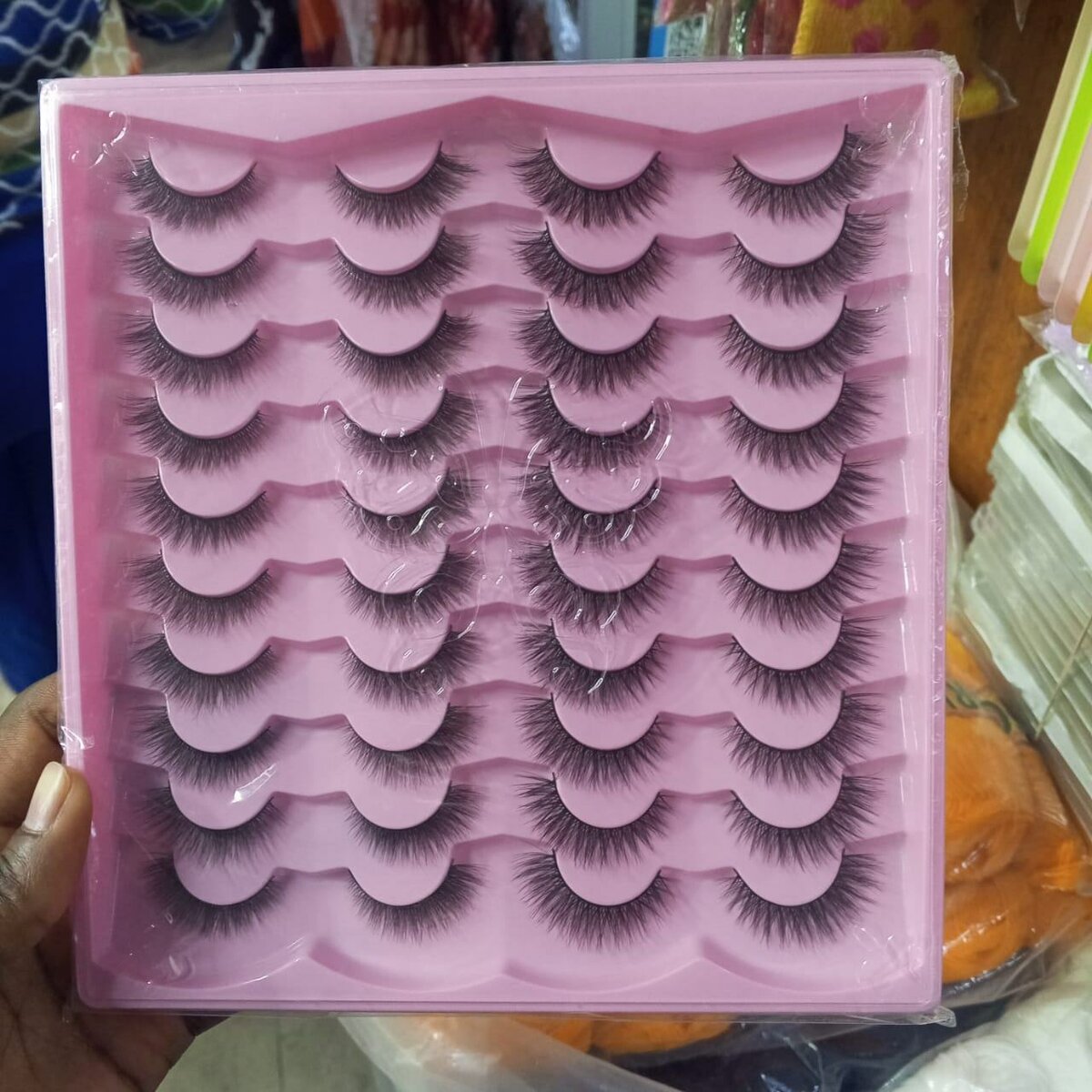 Faux-cils volumineux