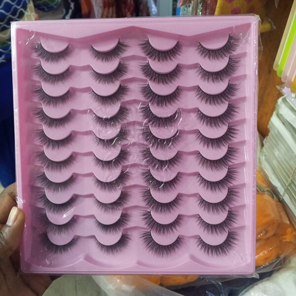 Faux-cils volumineux