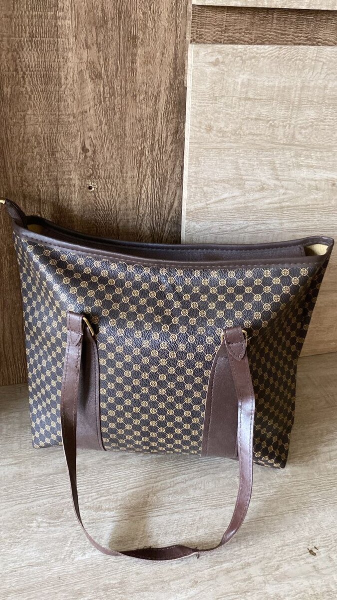 Sac à main élégant damier