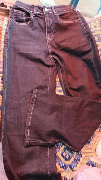 Jeans évasés en denim noir