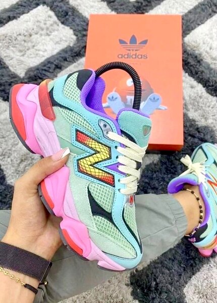 Adidas Sneakers