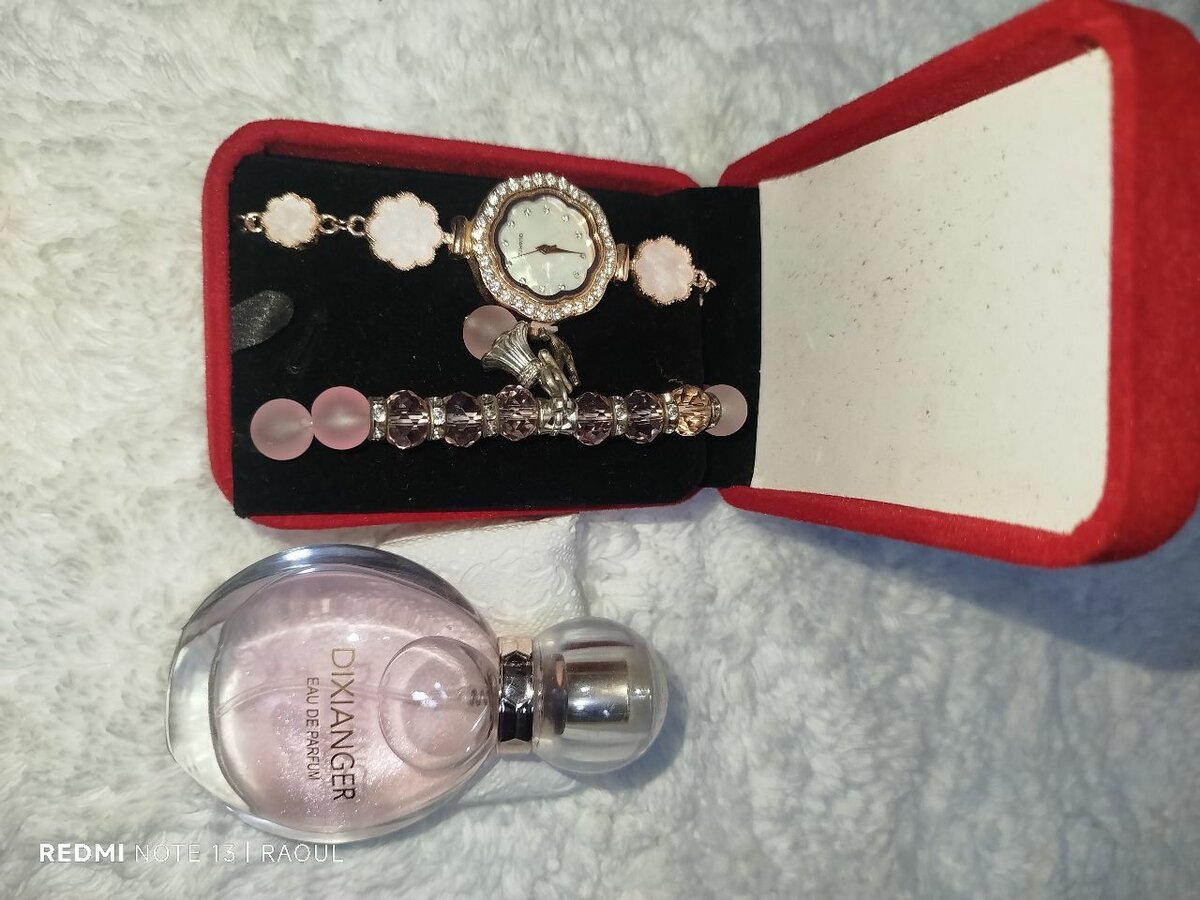 Montre, bracelet accompagné d'un parfums Dixianger